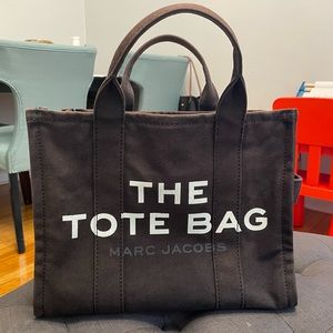 Marc Jacobs The Small Tote Bag in black. Pre-owned and used.